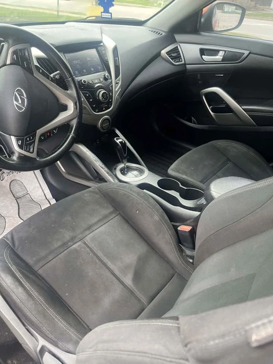 2017 Hyundai Veloster - Image 10 of 13