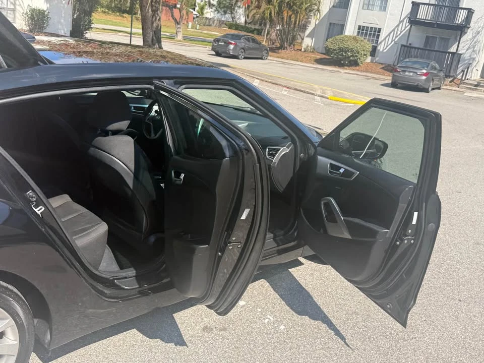 2017 Hyundai Veloster - Image 12 of 14