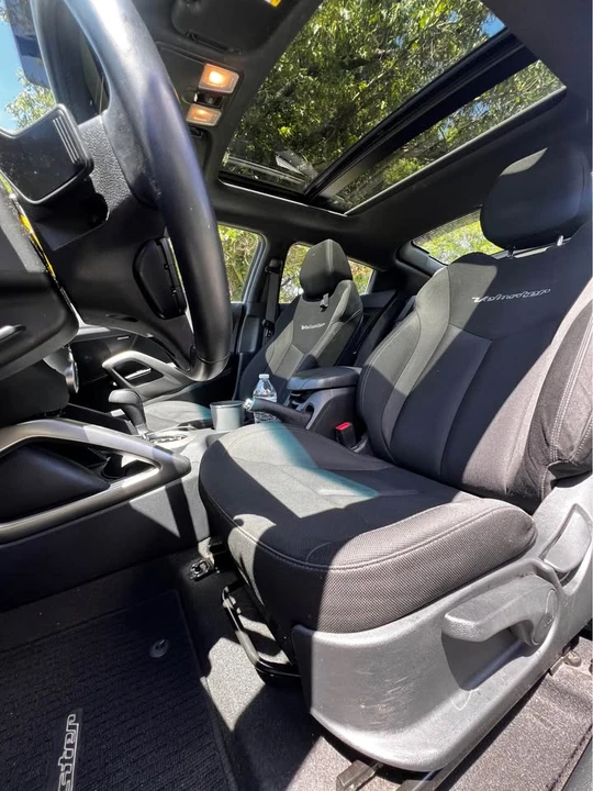 2017 Hyundai Veloster - Image 18 of 19