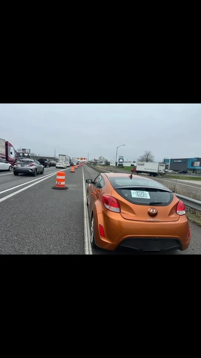 2017 Hyundai Veloster - Image 2 of 2