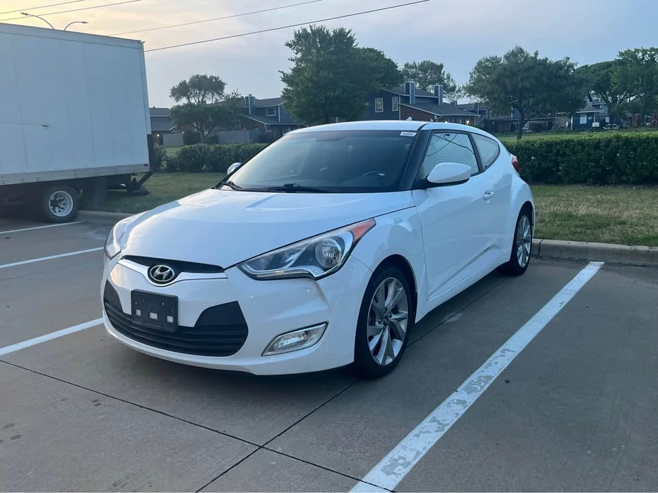 2017 Hyundai Veloster - Image 2 of 11
