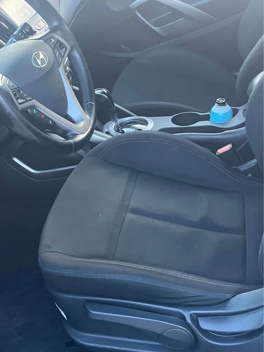 2017 Hyundai Veloster - Image 8 of 11