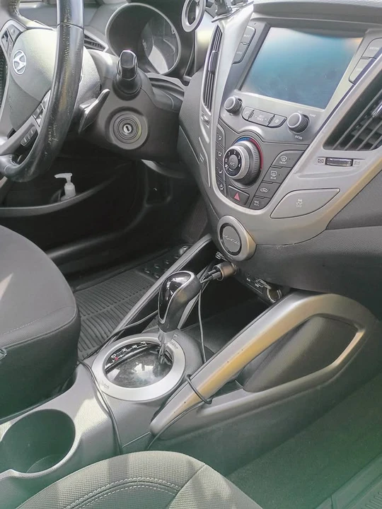 2017 Hyundai Veloster - Image 6 of 17