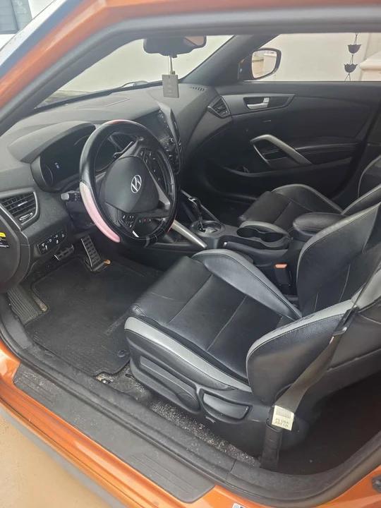 2017 Hyundai Veloster - Image 8 of 11