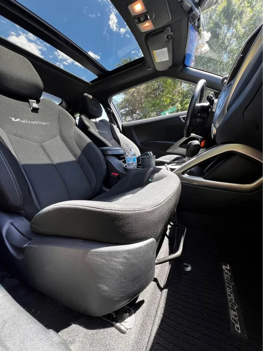 2017 Hyundai Veloster - Image 16 of 19
