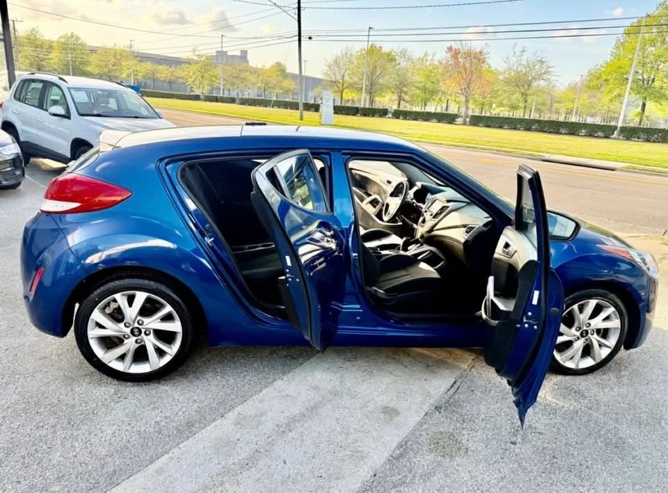 2017 Hyundai Veloster - Image 9 of 19