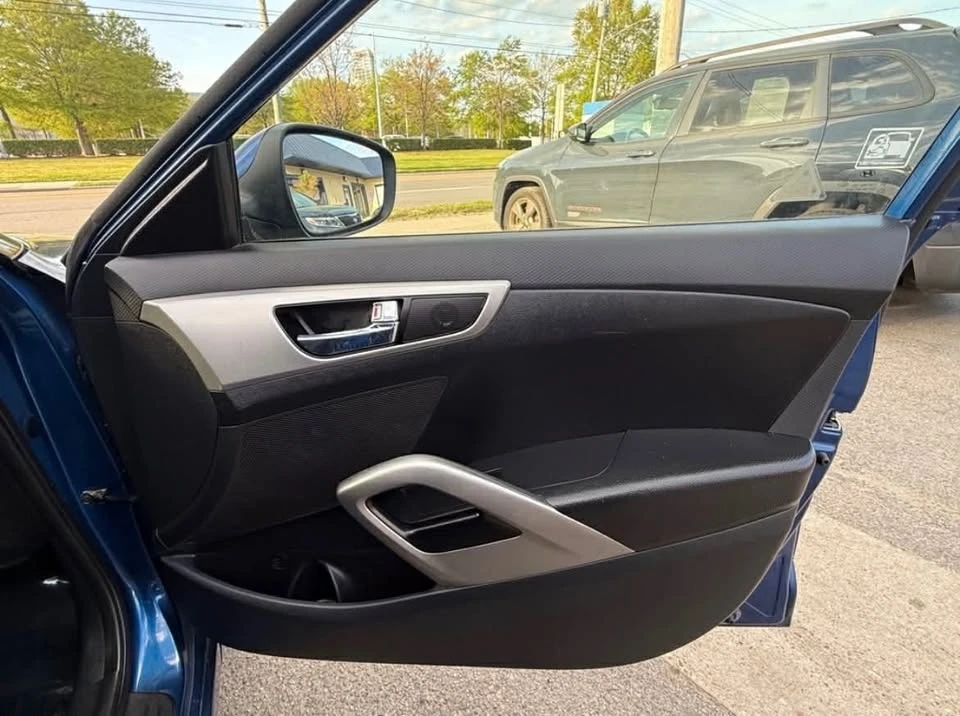 2017 Hyundai Veloster - Image 16 of 19
