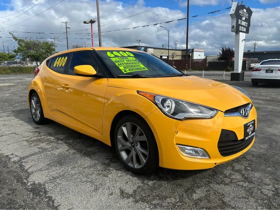 2017 Hyundai Veloster - Image 2 of 12