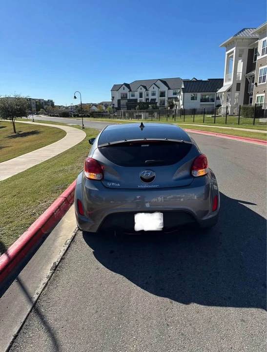 2017 Hyundai Veloster - Image 2 of 5
