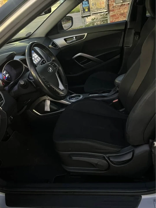2017 Hyundai Veloster - Image 6 of 8