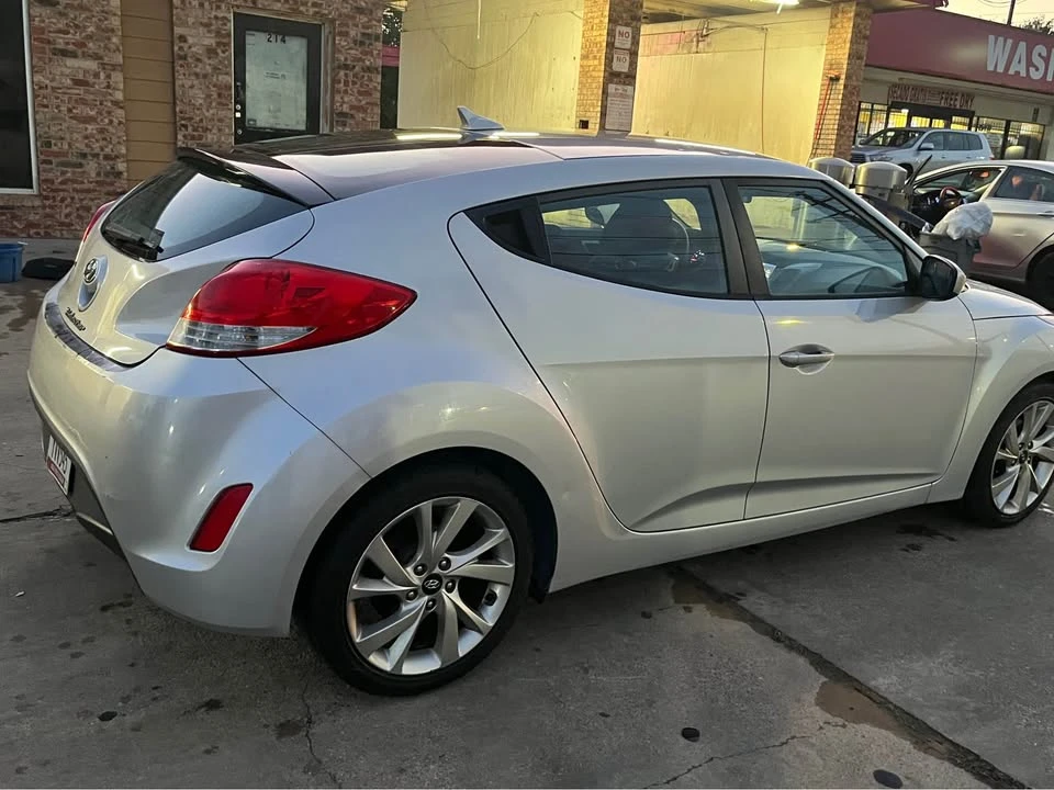 2017 Hyundai Veloster - Image 3 of 8