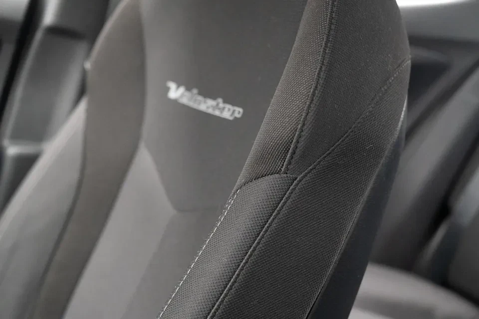 2017 Hyundai Veloster - Image 16 of 18