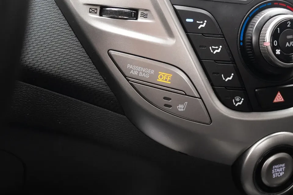 2017 Hyundai Veloster - Image 12 of 18