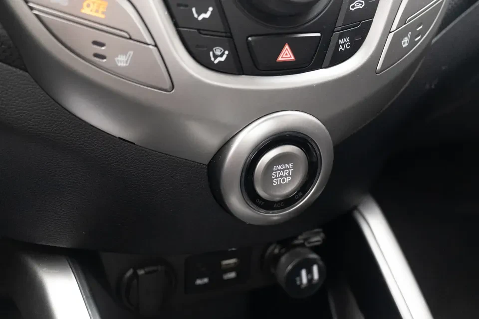 2017 Hyundai Veloster - Image 13 of 18