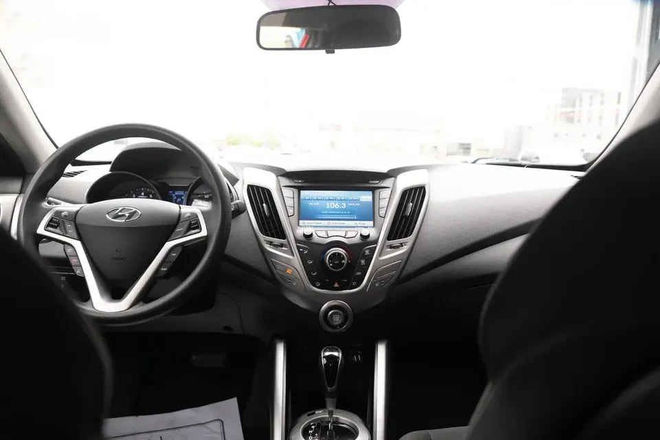 2017 Hyundai Veloster - Image 18 of 18