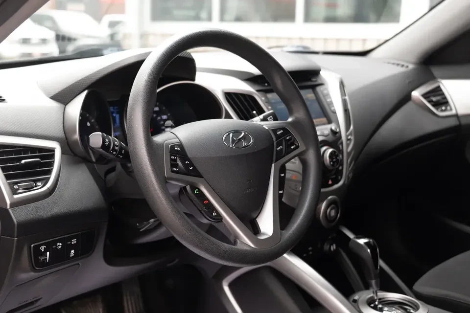 2017 Hyundai Veloster - Image 7 of 18