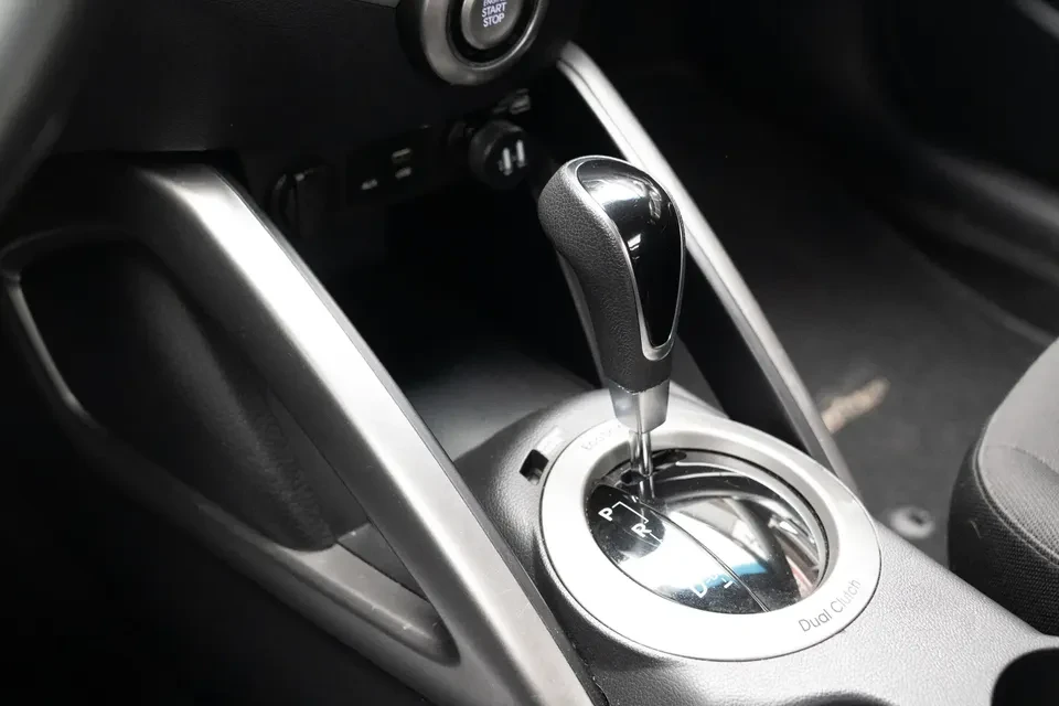 2017 Hyundai Veloster - Image 14 of 18