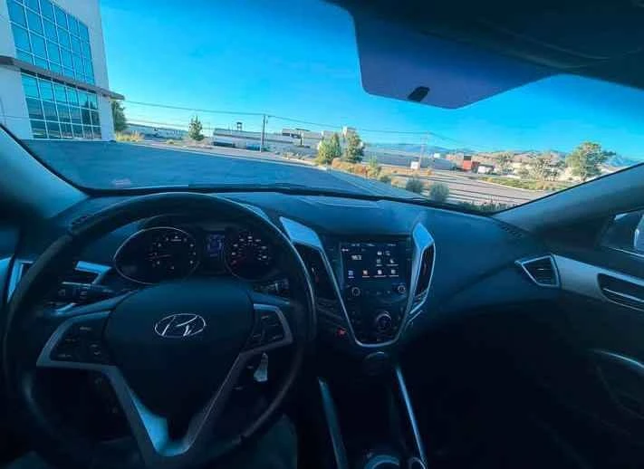 2017 Hyundai Veloster - Image 2 of 3