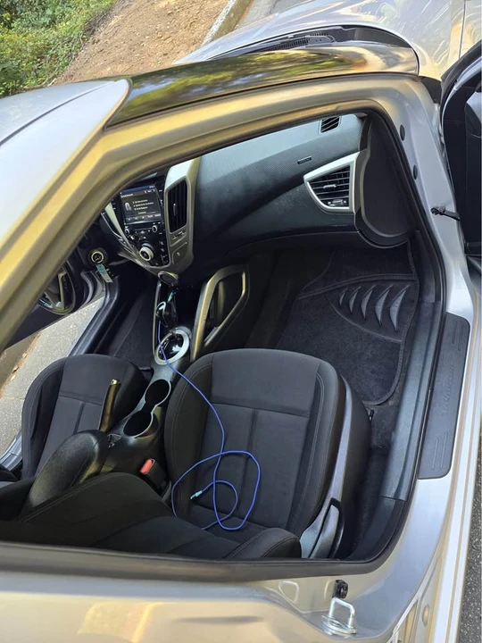2017 Hyundai Veloster - Image 12 of 13