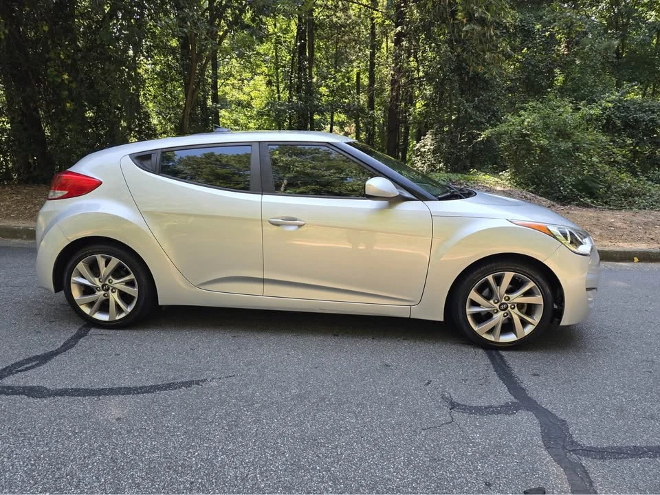 2017 Hyundai Veloster - Image 2 of 13