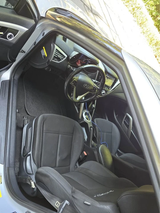 2017 Hyundai Veloster - Image 7 of 13