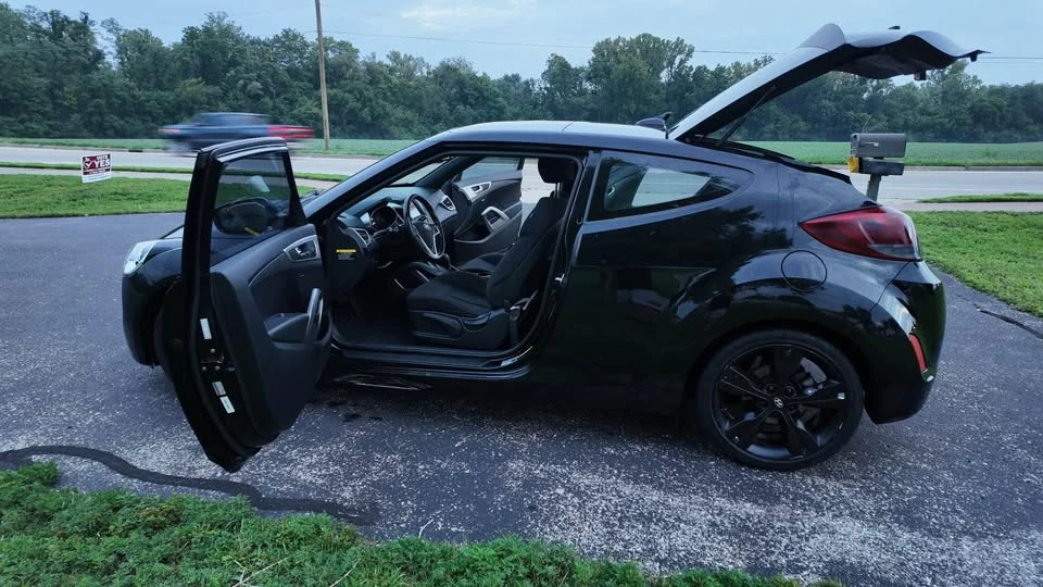 2017 Hyundai Veloster - Image 4 of 8