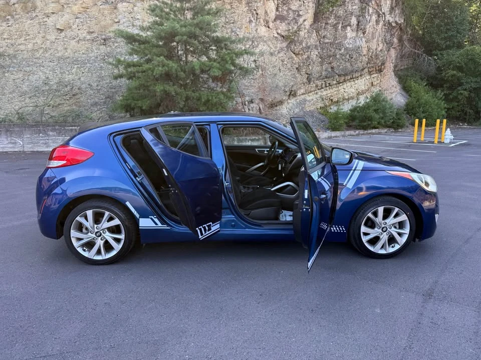 2017 Hyundai Veloster - Image 4 of 20
