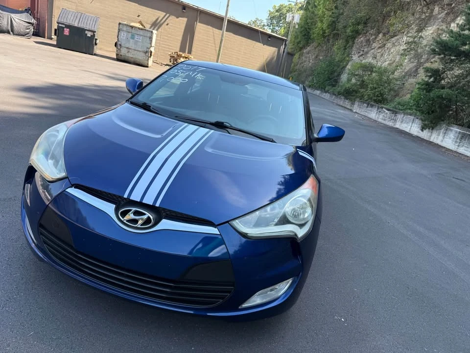 2017 Hyundai Veloster - Image 2 of 20