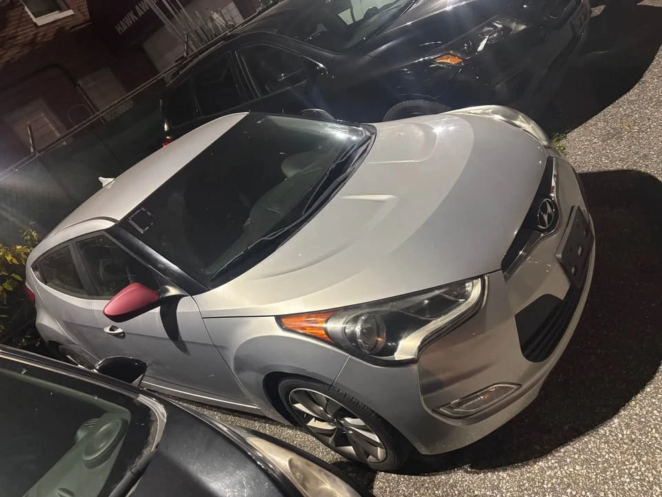 2017 Hyundai Veloster - Image 2 of 4