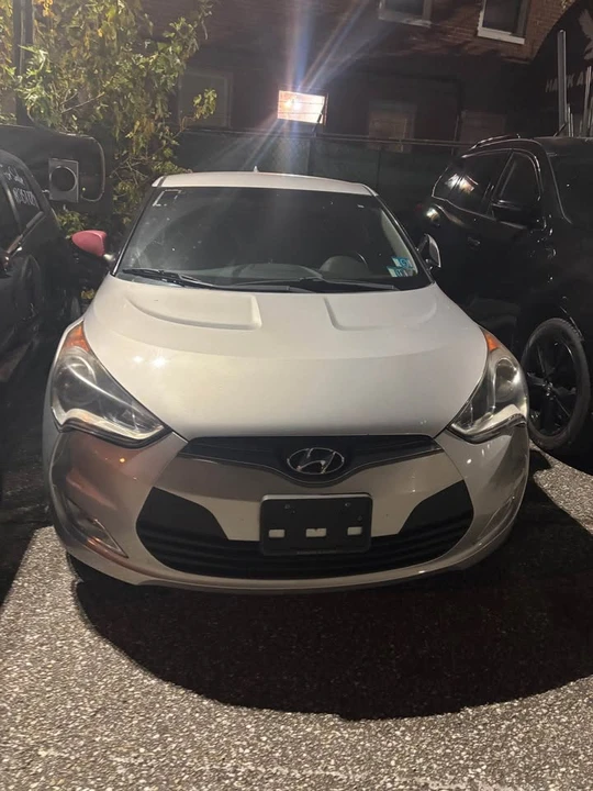 2017 Hyundai Veloster - Image 3 of 4