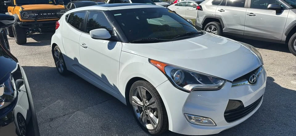 2017 Hyundai Veloster - Image 4 of 12