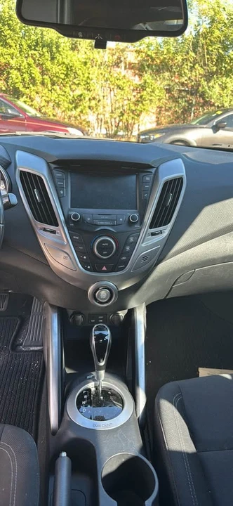 2017 Hyundai Veloster - Image 9 of 12