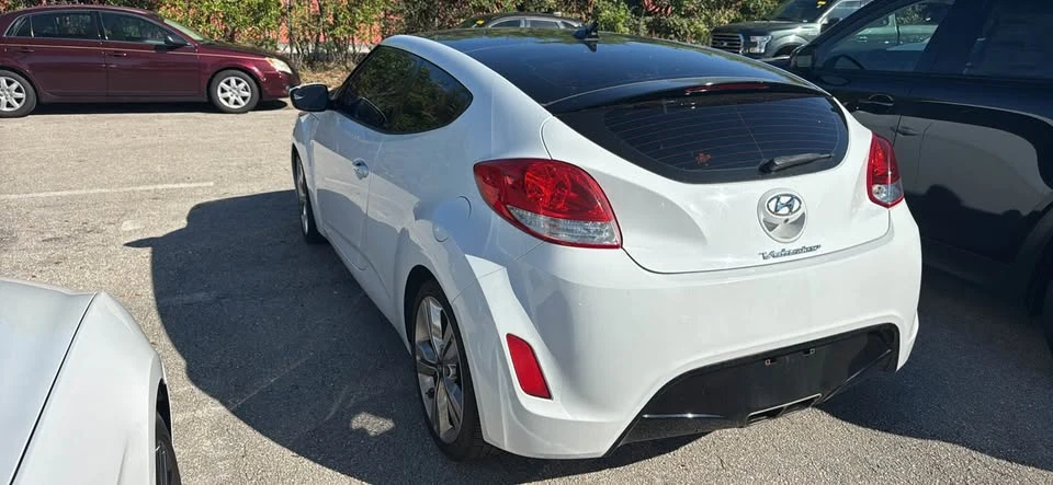 2017 Hyundai Veloster - Image 6 of 12