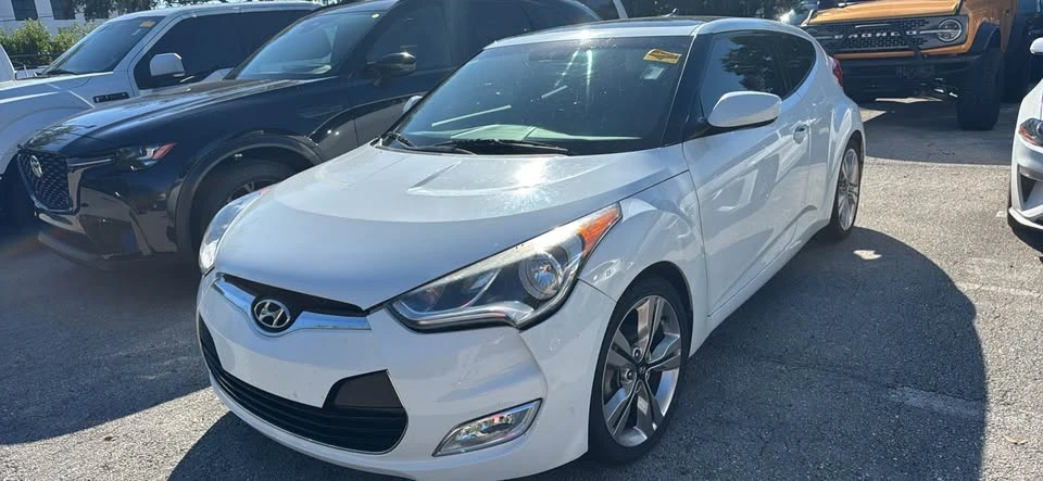2017 Hyundai Veloster - Image 8 of 12