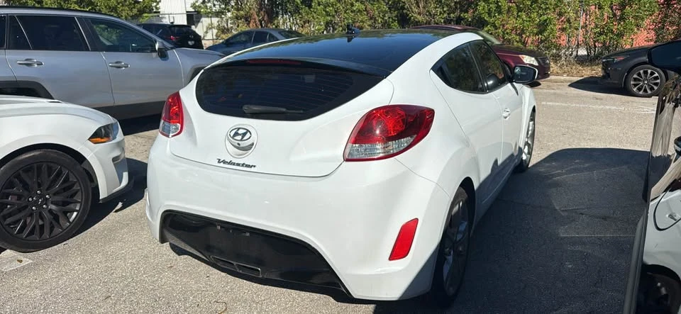 2017 Hyundai Veloster - Image 2 of 12