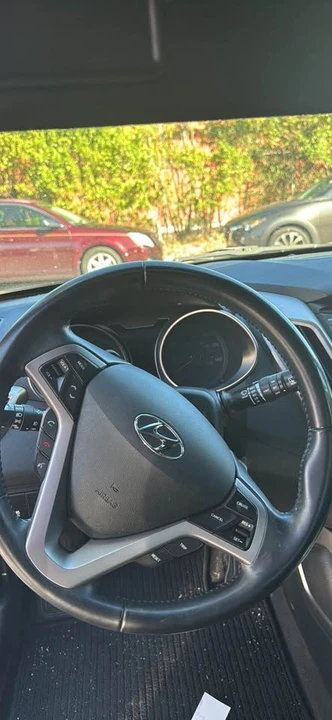 2017 Hyundai Veloster - Image 10 of 12