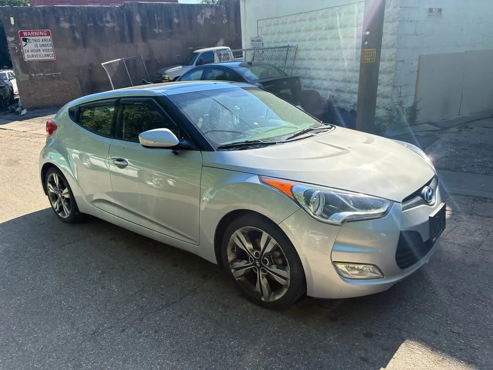 2017 Hyundai Veloster - Image 2 of 5