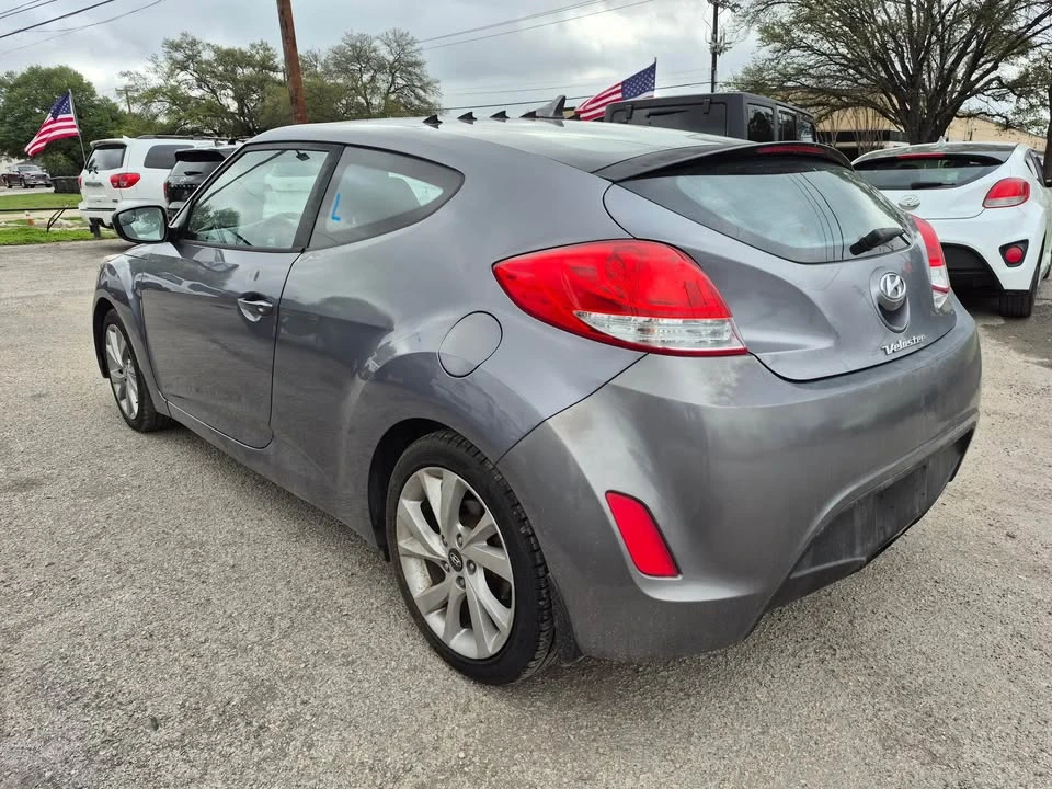 2017 Hyundai Veloster - Image 4 of 10