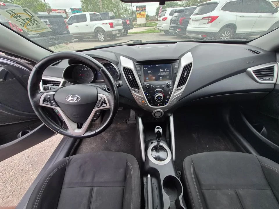 2017 Hyundai Veloster - Image 9 of 10
