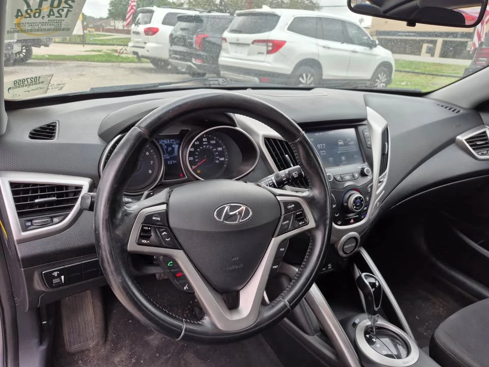 2017 Hyundai Veloster - Image 7 of 10
