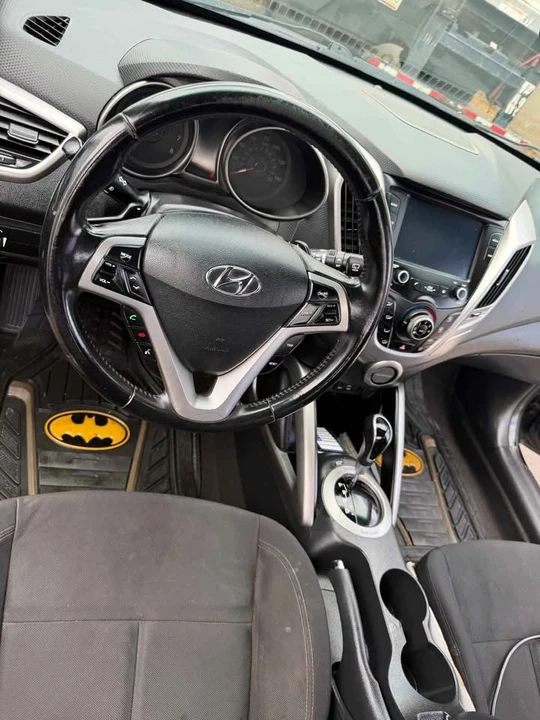 2017 Hyundai Veloster - Image 4 of 5