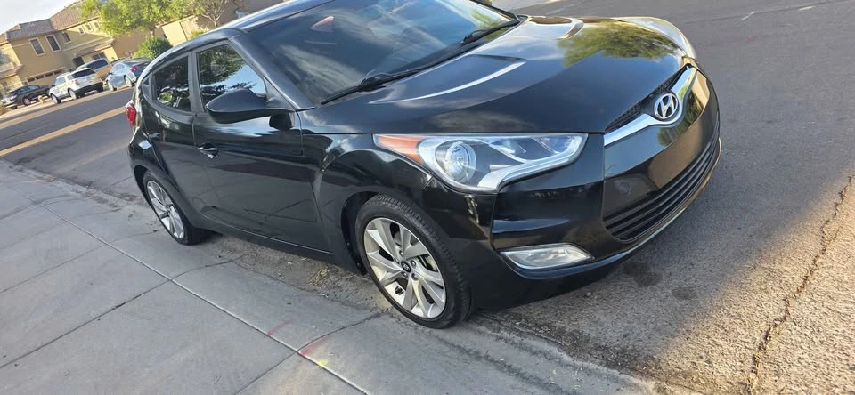 2017 Hyundai Veloster - Image 2 of 5