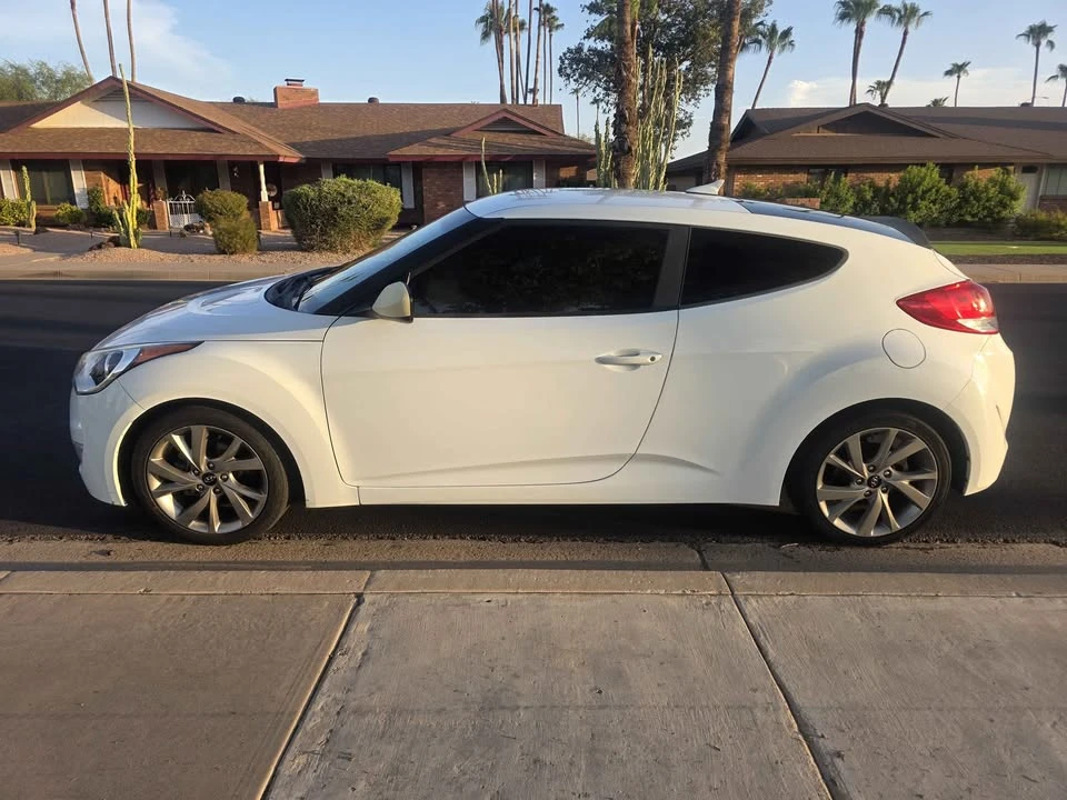 2017 Hyundai Veloster - Image 2 of 8