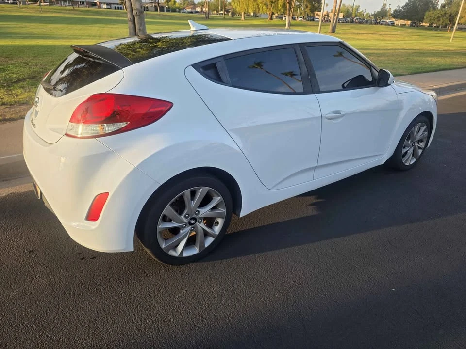 2017 Hyundai Veloster - Image 4 of 8
