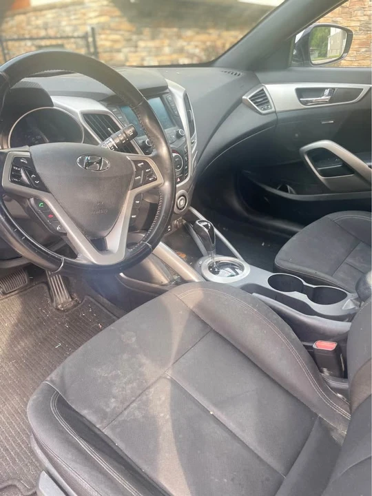 2017 Hyundai Veloster - Image 6 of 10