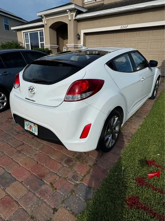 2017 Hyundai Veloster - Image 4 of 10