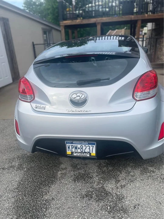 2017 Hyundai Veloster - Image 4 of 10