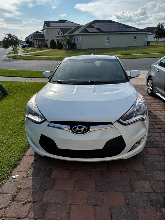 2017 Hyundai Veloster - Image 2 of 10
