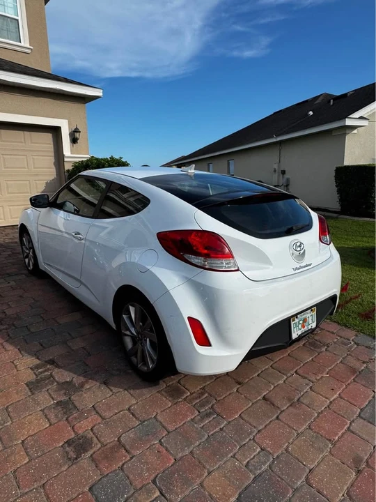 2017 Hyundai Veloster - Image 5 of 10