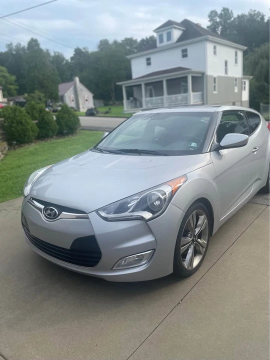 2017 Hyundai Veloster - Image 2 of 10